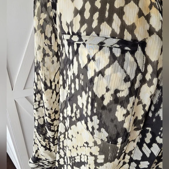 Vince Stylish Black and Cream Basketweave Print Women's Blouse - Picture 5 of 13